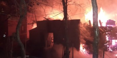 Karabük'te 2 katlı evde korkutan yangın