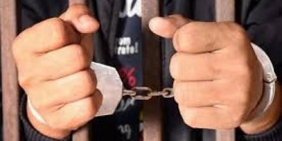 Eşini ve 8 yaşındaki oğlunu darp eden baba tutuklandı