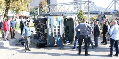 Yolcu minibüsü devrildi; 7 yaralı