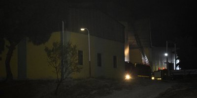 Burdur'da yem fabrikasında yangın korkuttu