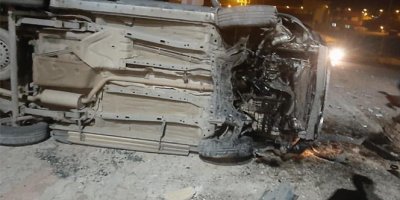 Siirt'te kaldırıma çarpan araç takla attı: 2 yaralı