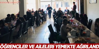 Öğrenciler ve aileleri yemekte ağırlandı