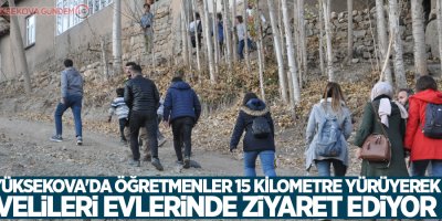 Yüksekova'da öğretmenler 15 kilometre yürüyerek velileri evlerinde ziyaret ediyor