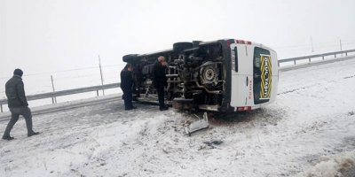 Kayseri'de öğrenci servisi yan yattı