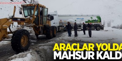 Araçlar yolda mahsur kaldı