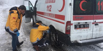 112 personelini doğal afetler de hizmet vermekten alı koyamıyor