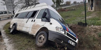 Tarım işçilerini taşıyan minibüs kaza yaptı: 9 yaralı