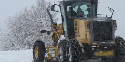 Kar yağışı 14 köy yolunu kapattı