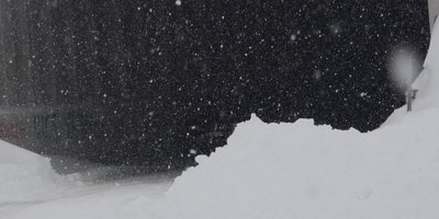 15 yerleşim yeri yolu ulaşıma kapandı