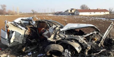 Otomobil paramparça oldu!