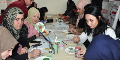 Yüksekova’da Renkli Eller Sanat Atölyesi açıldı