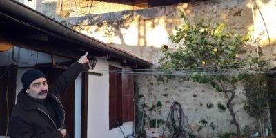 Adana'da fırtına çatıları uçurdu