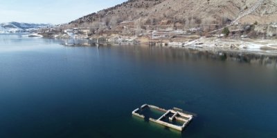Suların çekildiği barajda minareden sonra evler de ortaya çıktı