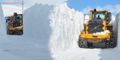 Yüksekova'da 5 metreyi geçen kar tünelleri