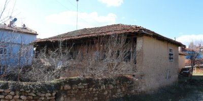 İkinci katın balkonundan düşen adam hayatını kaybetti