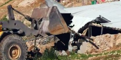 İsrail güçleri Filistinli ailenin evi yıktı
