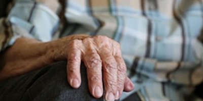 Yaşlandıkça neden küçülüyoruz?