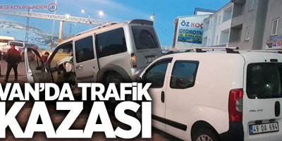 Van'da kaza yapan araç, park halindeki diğer araçların üstüne düştü!