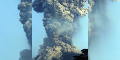 Endonezya'da Merapi Yanardağı'nda patlama