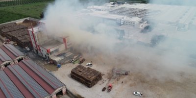 Fabrikadaki yangın 5 saat sonra kontrol altına alındı