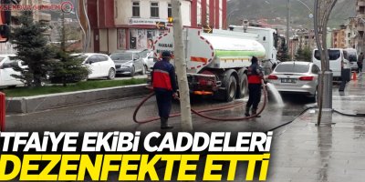 İtfaiye ekibi caddeleri dezenfekte etti