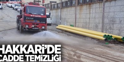 Hakkari’de cadde temizliği