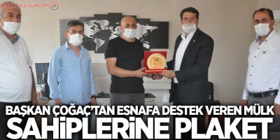 Başkan Çoğaç’tan esnafa destek veren mülk sahiplerine plaket