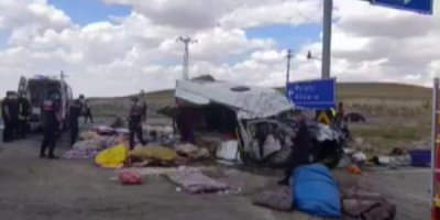 Konya'da minibüs ile tır çarpıştı: 6 ölü