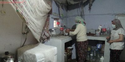 Hakkari’de toprak damlı evin damı çöktü