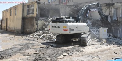 Yüksekova’daki İran Pasajı’nın yıkımına başlandı