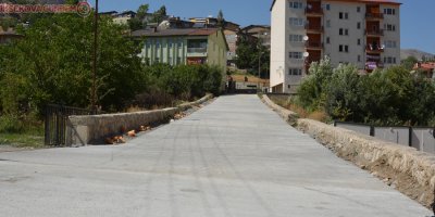 Hakkari’de yüzey sertleştirici yol çalışmaları