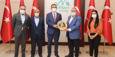 Yüksekova TSO'dan Vali Akbıyık'a teşekkür plaketi