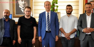 YKS il birincileri Başkan Büyüksu'yu ziyaret etti