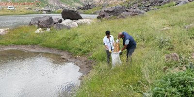 3 bin 450 rakımlı Cilo-Sat göllerinde çöp topladılar