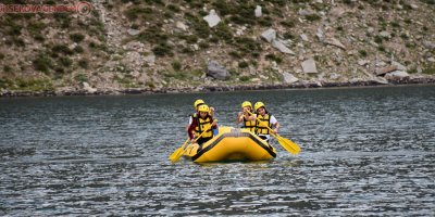 3 bin rakımda rafting keyfi