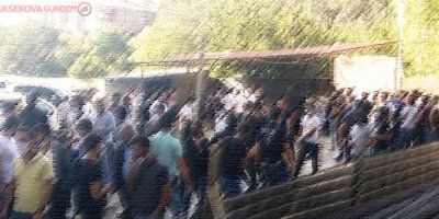 2 husumetli aile taş ve sopalarla birbirine girdi!