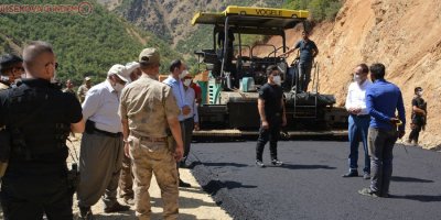 Şemdinli’de köy yolları asfalta kavuşuyor