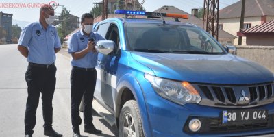 Yüksekova zabıta ekiplerinden öğrencilere sürpriz