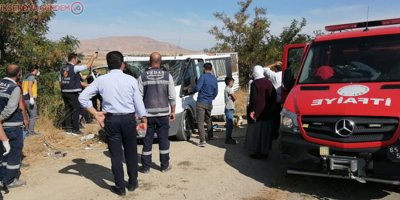 Feci kaza: Sıkıştığı kamyonette kurtarılmayı bekledi