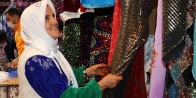 Van'da kıras fistanlar esnafın elinde kaldı!