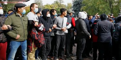 Kırgızistan'da başbakan görevden alındı