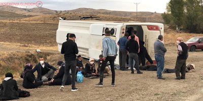 Otobüs devrildi: 17 yaralı