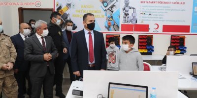 Hakkari’de robotik kodlama atölyesi hizmete açıldı