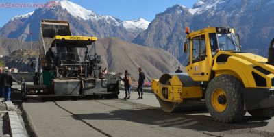Hakkari’de asfalt çalışmalarına hız verildi