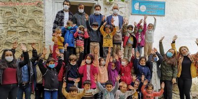 'Bir Oyuncak Da Senden' ekibi köy yollarında
