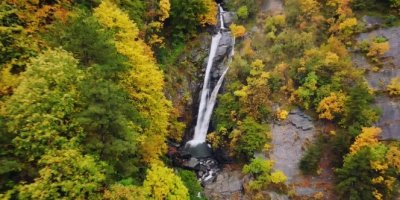 Küreklidere Şelalesi'nde sonbahar güzelliği