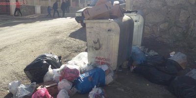 Hakkari'de çöplerin zamansız bırakılmasına tepki