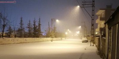 Van merkeze mevsimin ilk karı yağdı