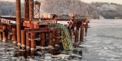 Rusya'da vinç çöktü: 2 ölü