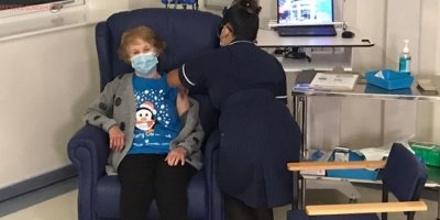 İngiltere'de ilk korona aşısı yapıldı